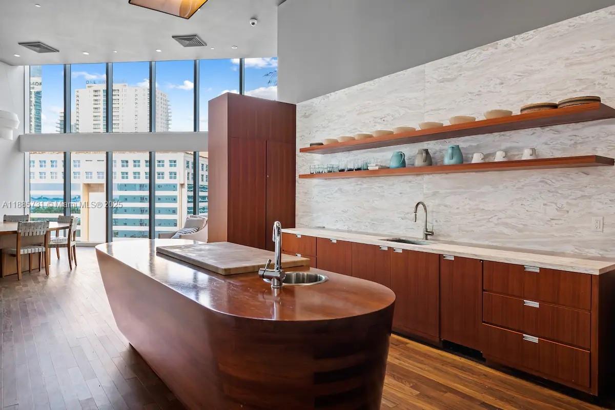 1300 Brickell Bay Dr # 3205