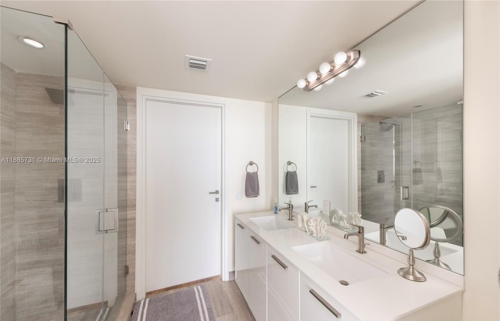 1300 Brickell Bay Dr # 3205