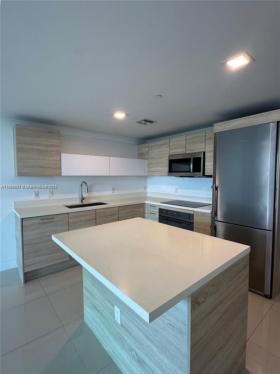 16385 Biscayne Blvd # 904