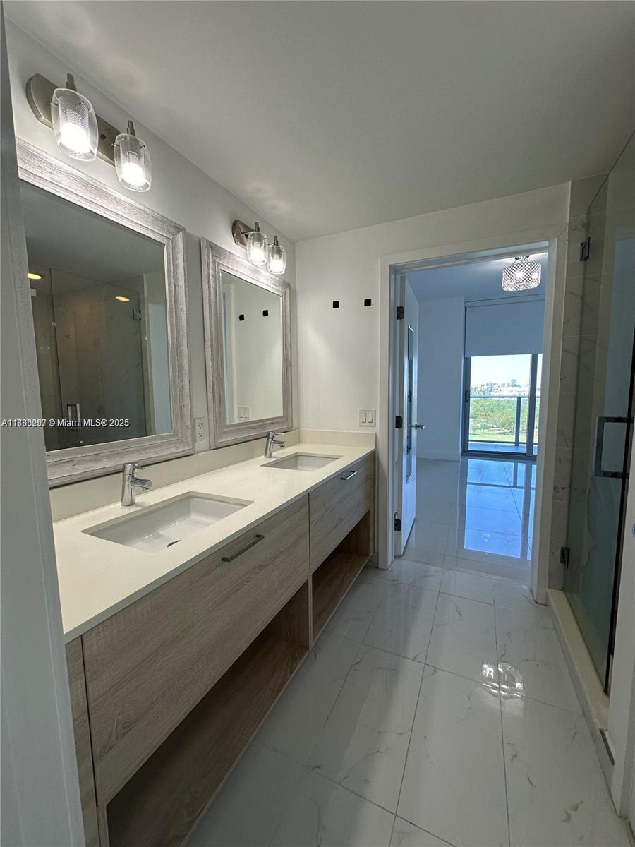 16385 Biscayne Blvd # 904