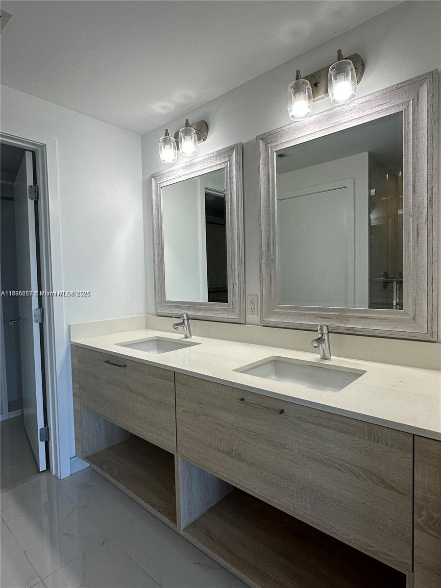16385 Biscayne Blvd # 904