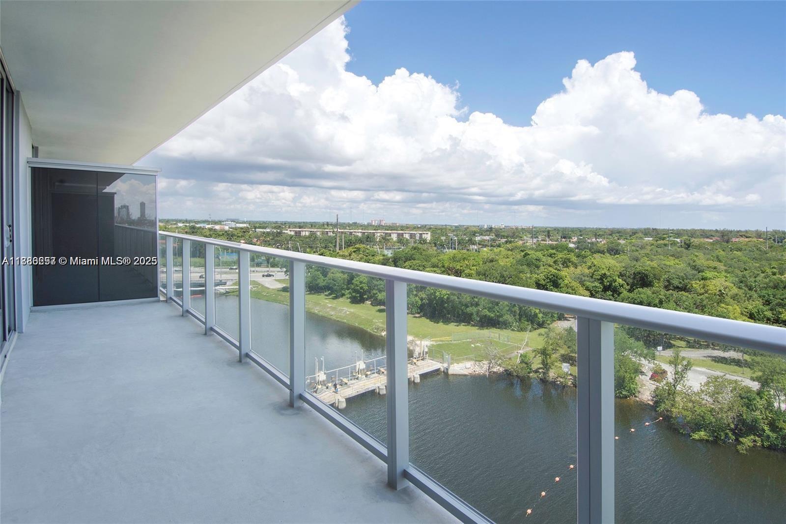 16385 Biscayne Blvd # 904