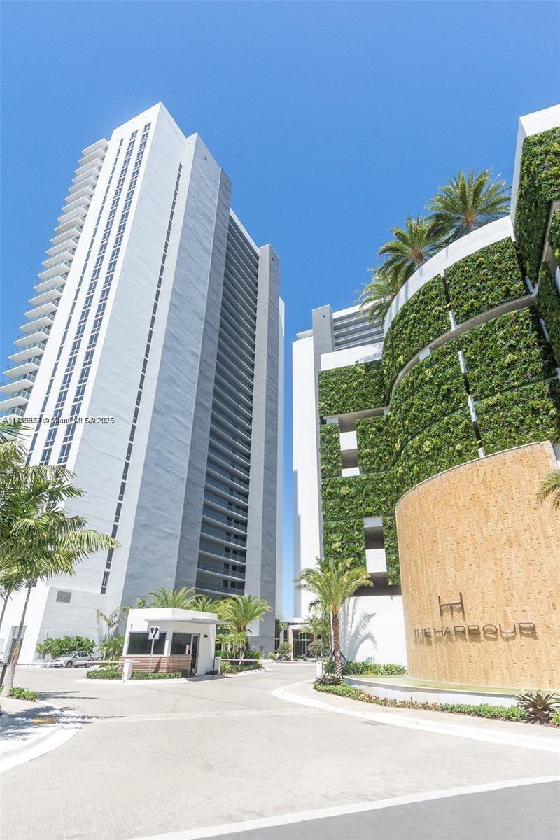 16385 Biscayne Blvd # 904