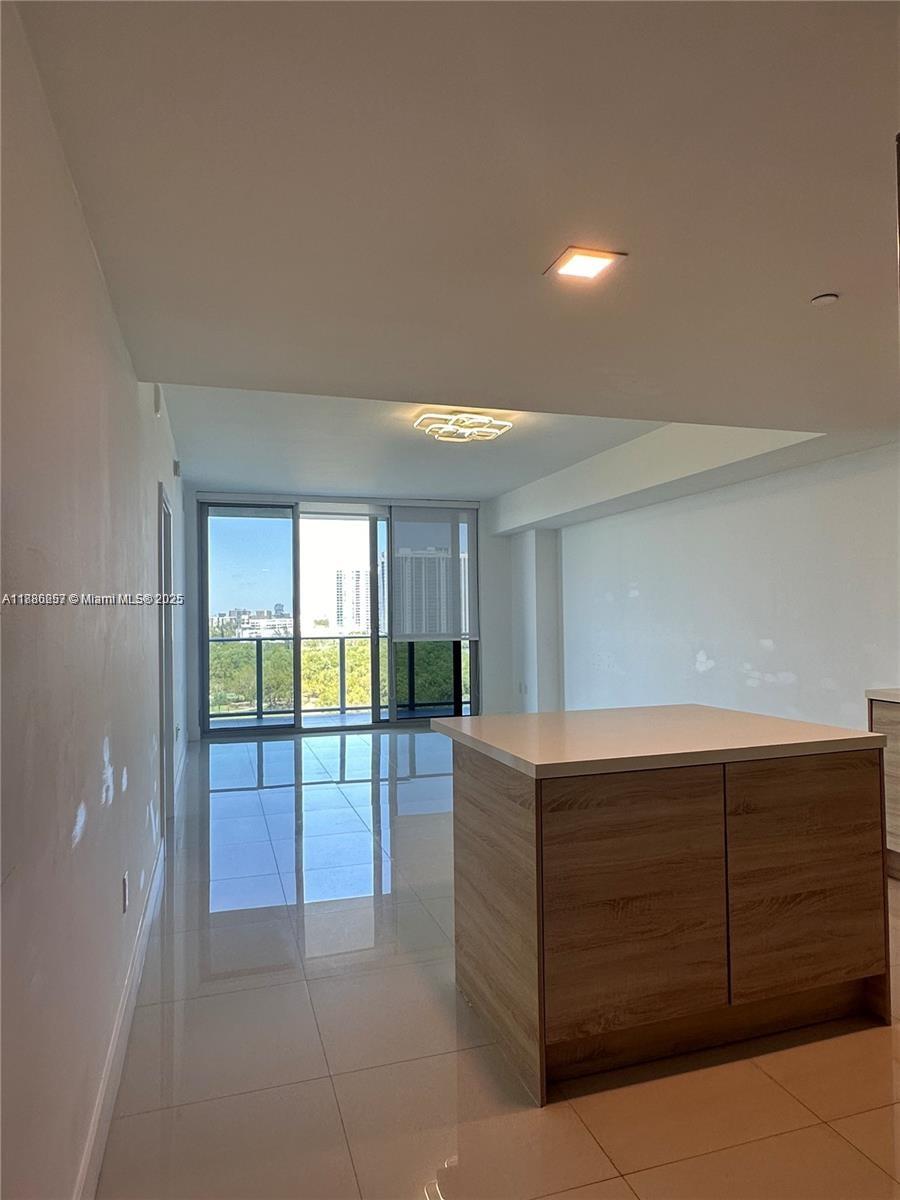 16385 Biscayne Blvd # 904