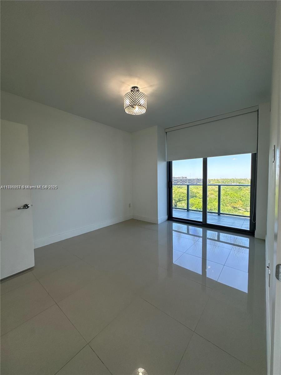16385 Biscayne Blvd # 904