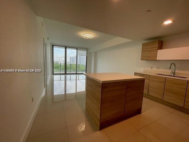 16385 Biscayne Blvd # 904