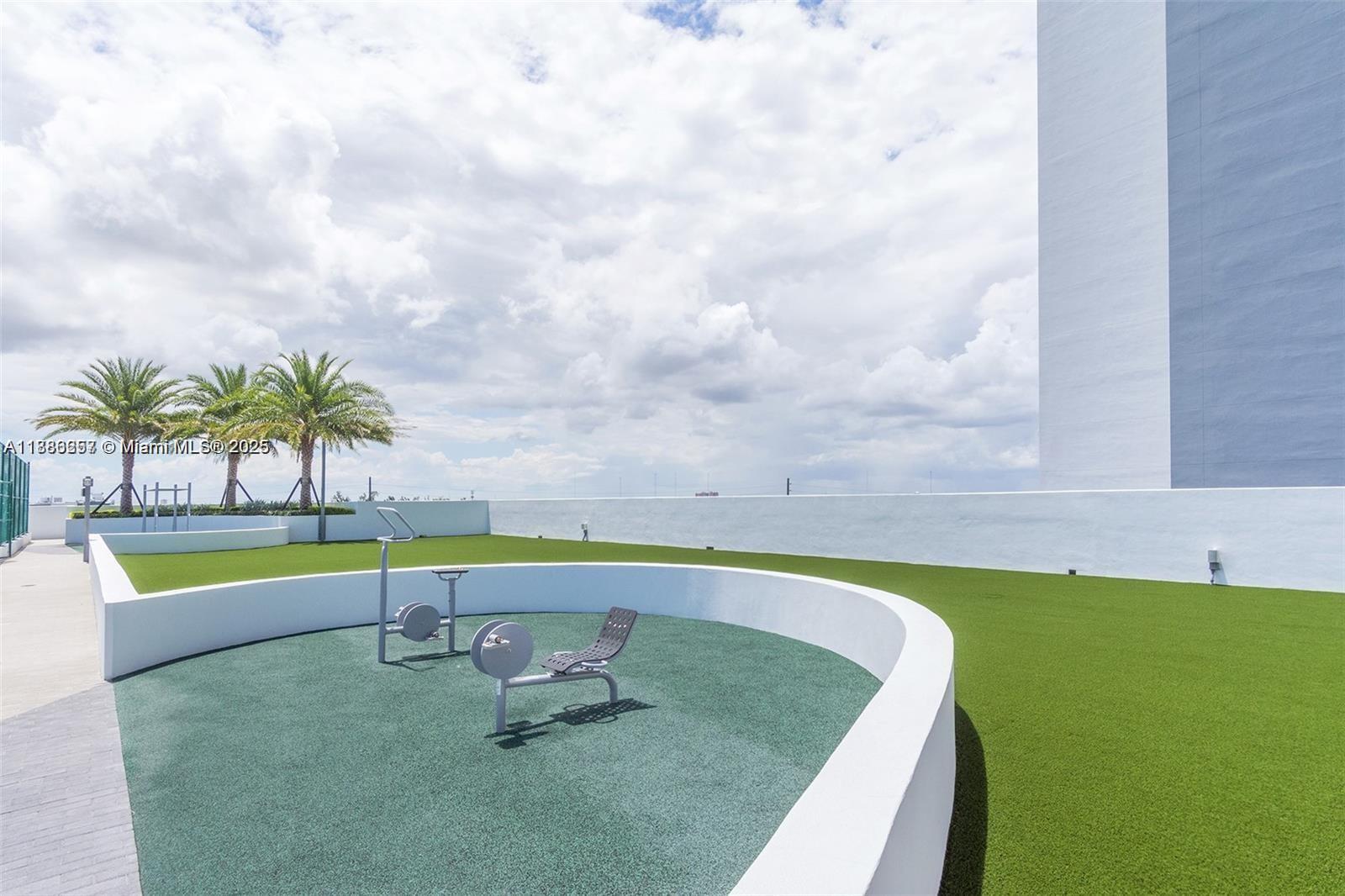 16385 Biscayne Blvd # 904