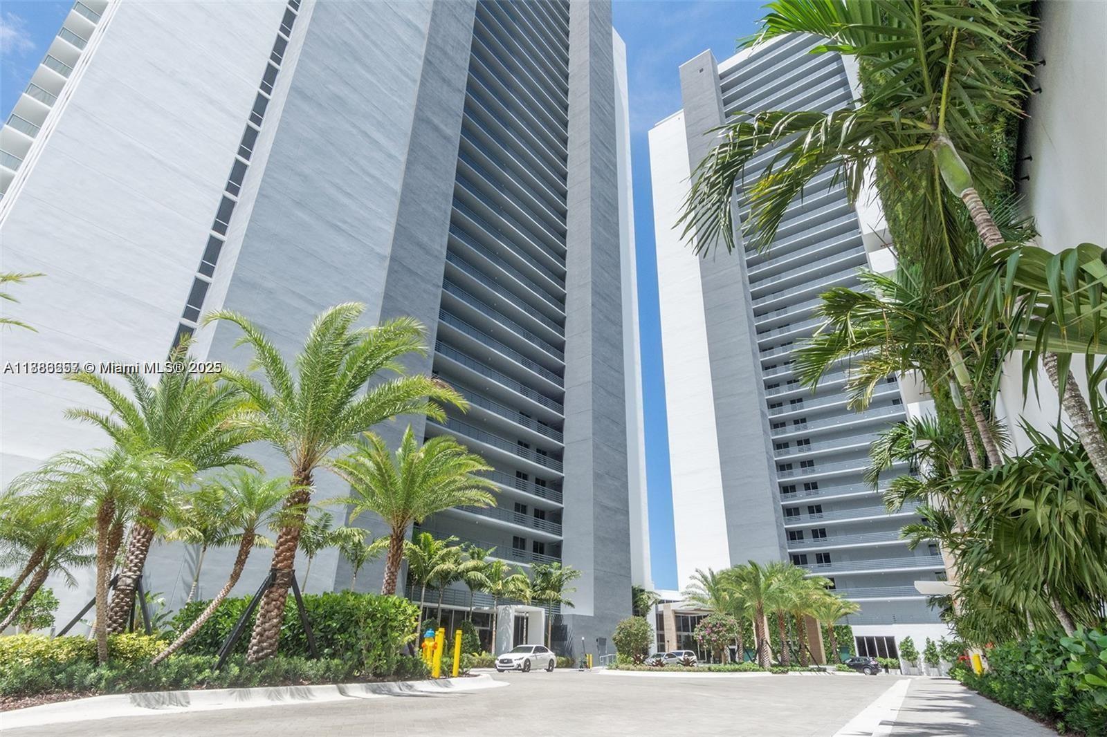 16385 Biscayne Blvd # 904