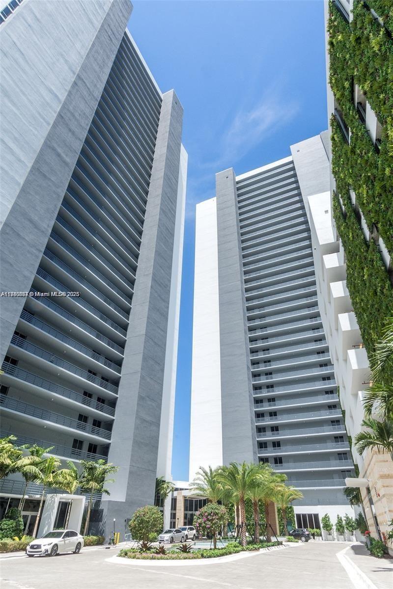 16385 Biscayne Blvd # 904
