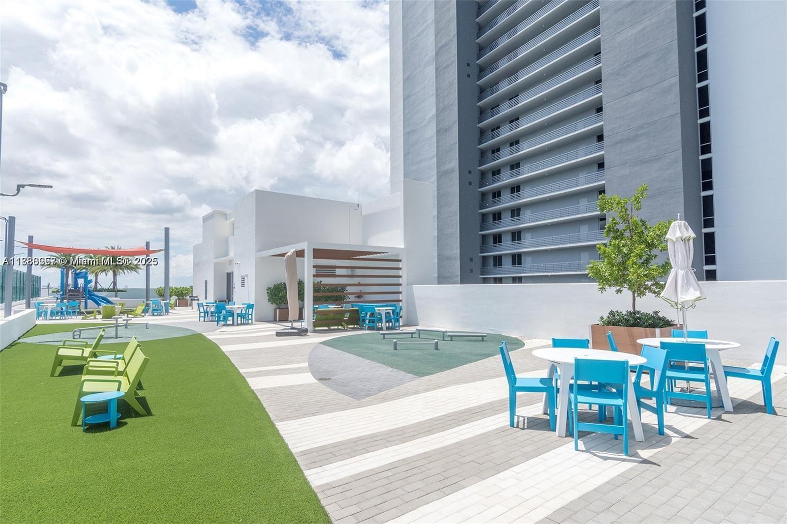 16385 Biscayne Blvd # 904