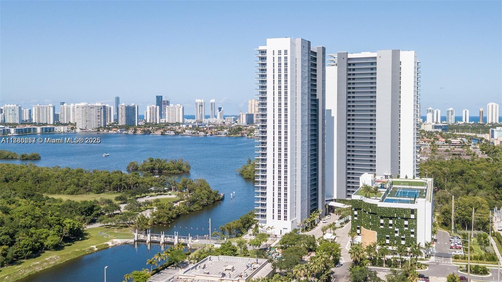 16385 Biscayne Blvd # 904