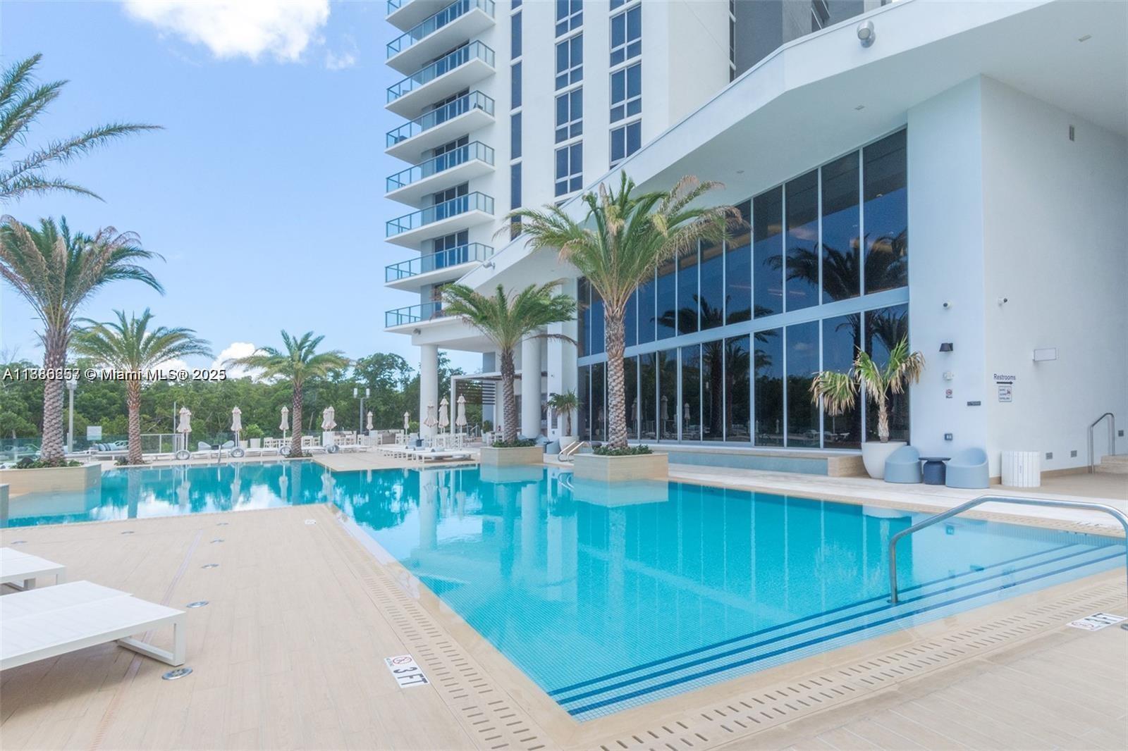 16385 Biscayne Blvd # 904