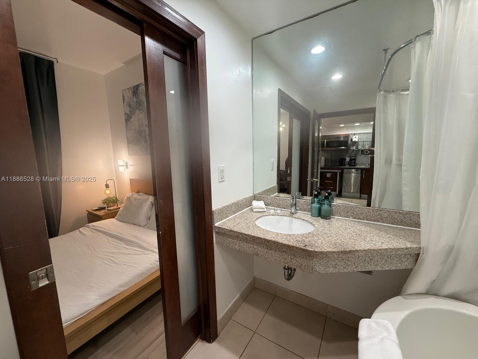 1036 Ocean Dr # B303, Miami Beach Unit: B303