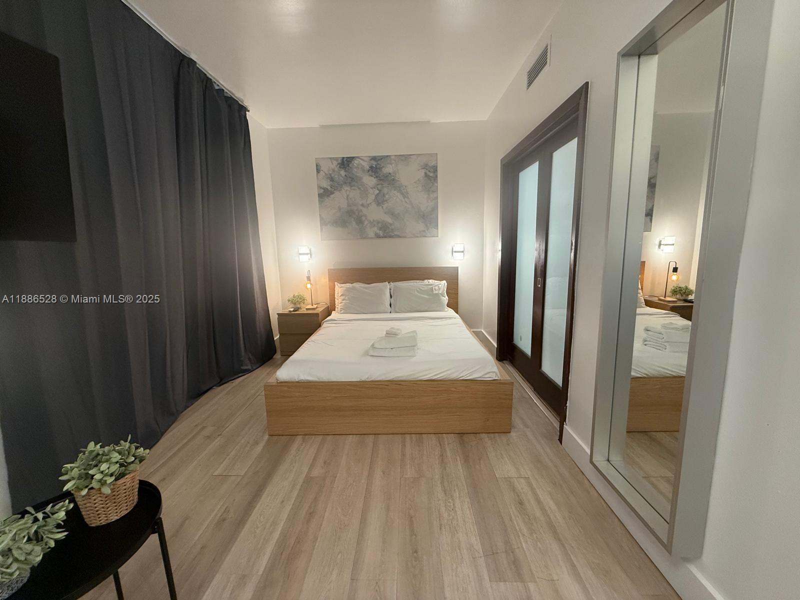 1036 Ocean Dr # B303, Miami Beach Unit: B303