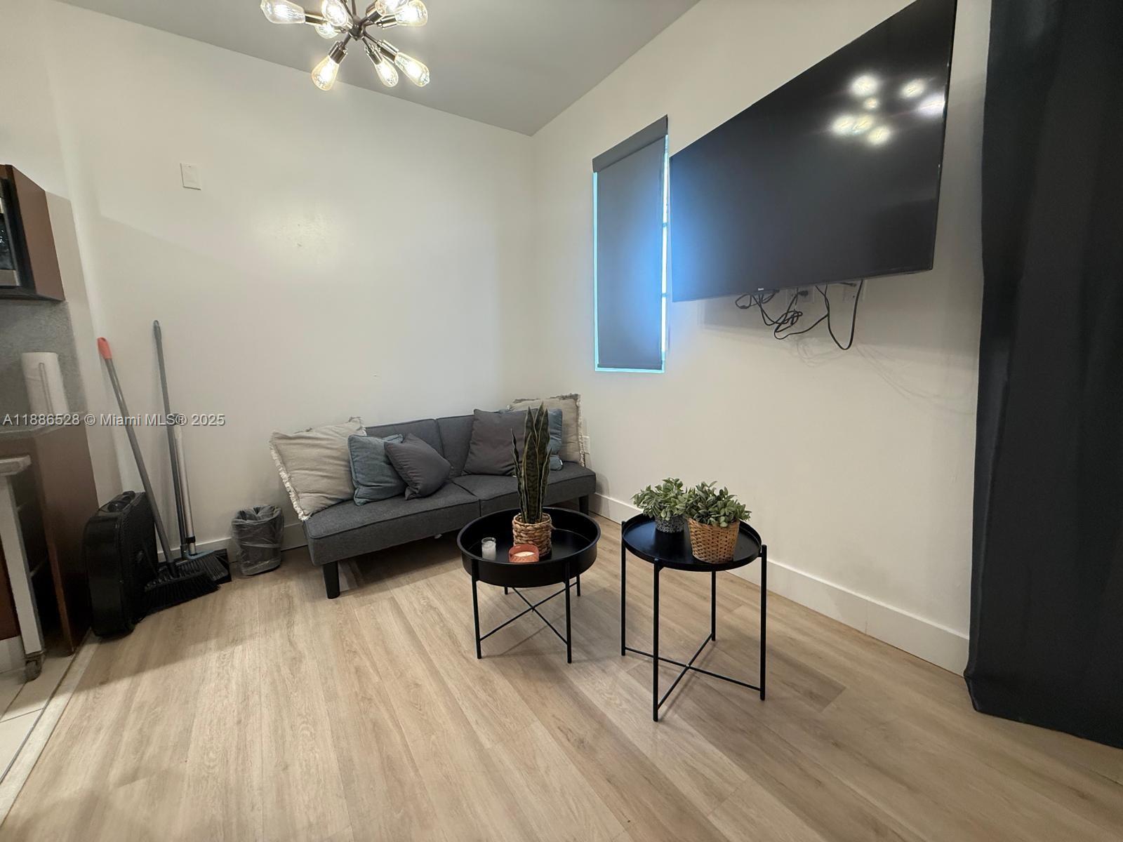 1036 Ocean Dr # B303, Miami Beach Unit: B303