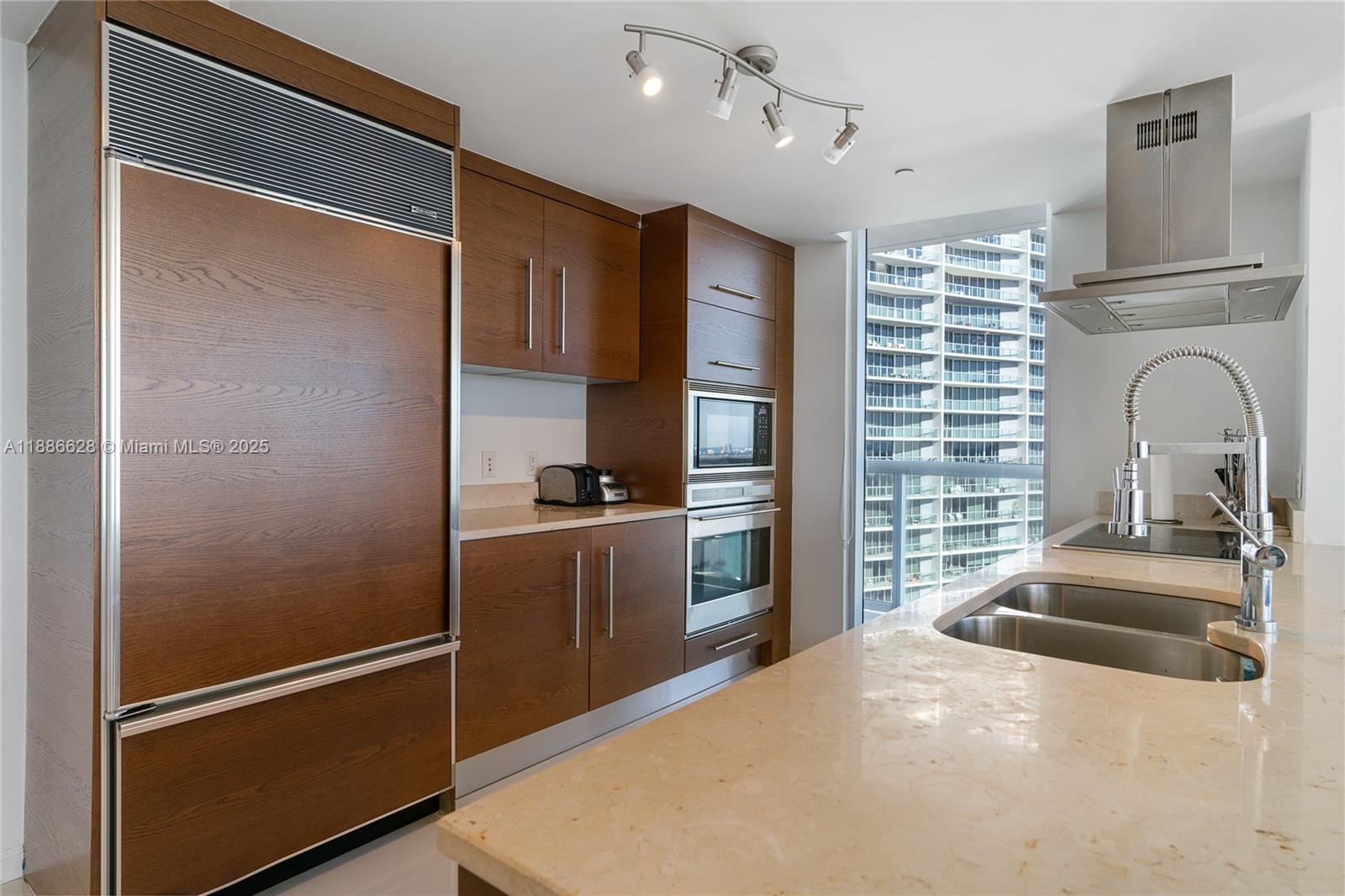 495 Brickell Ave # 4802