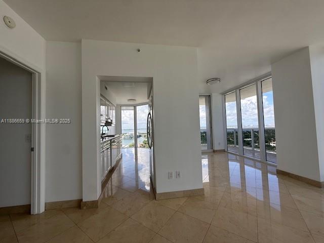 4775 Collins Ave # 2507