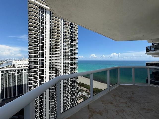4775 Collins Ave # 2507