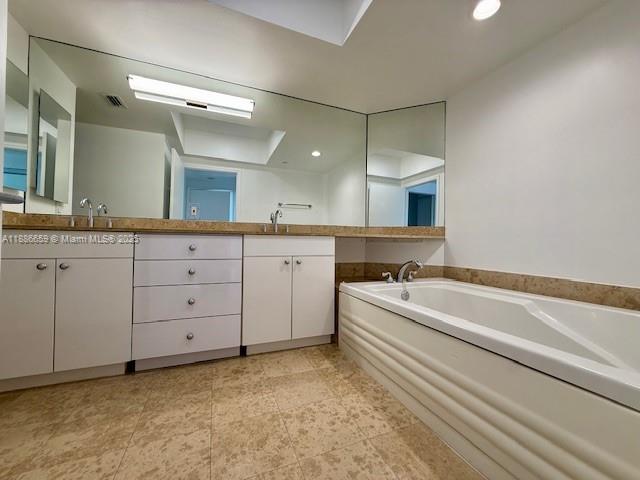 4775 Collins Ave # 2507