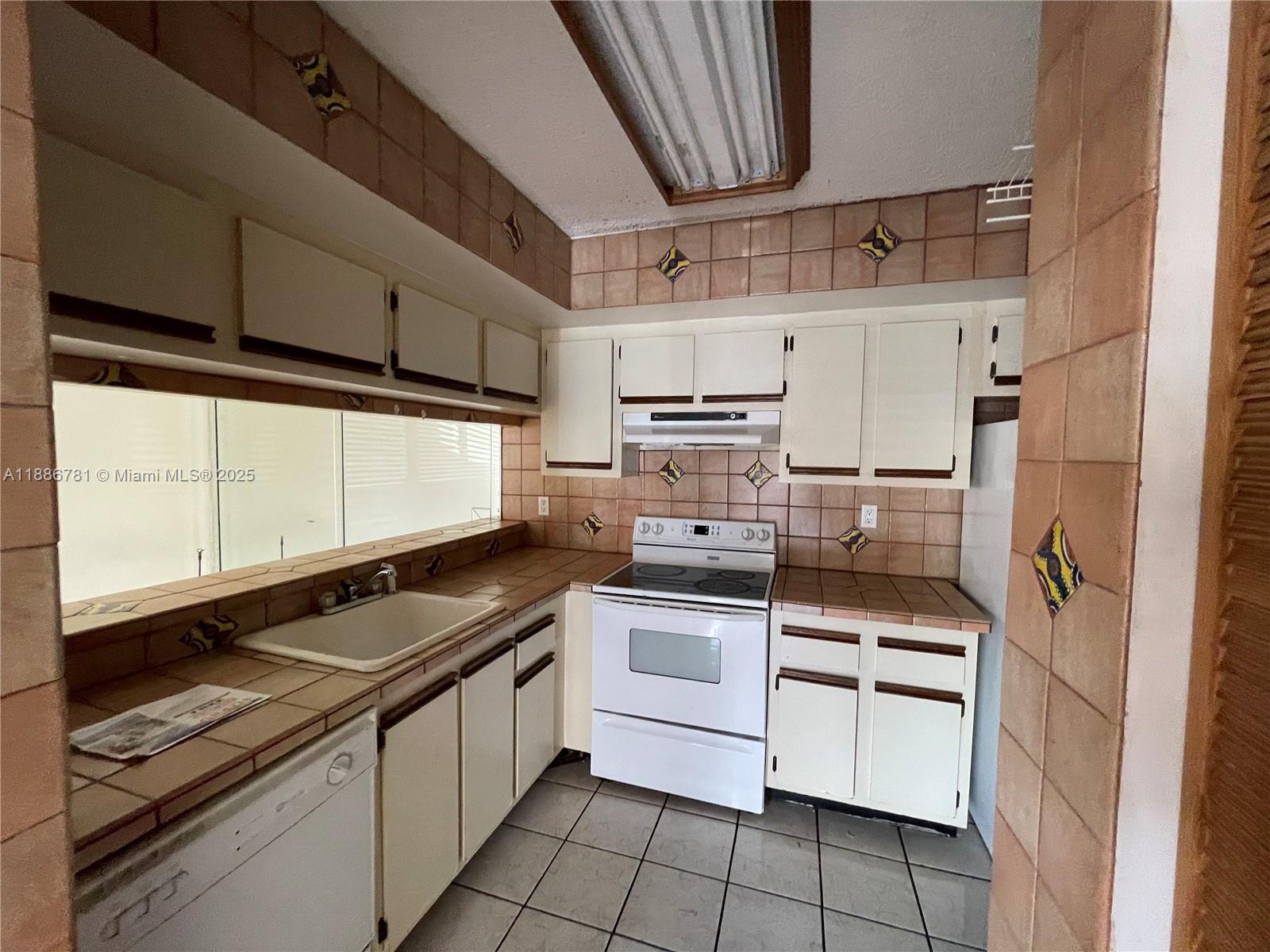 18216 Mediterranean Blvd # 19 Unit: 1-19