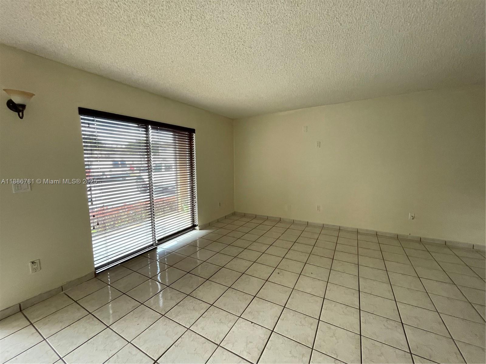 18216 Mediterranean Blvd # 19 Unit: 1-19