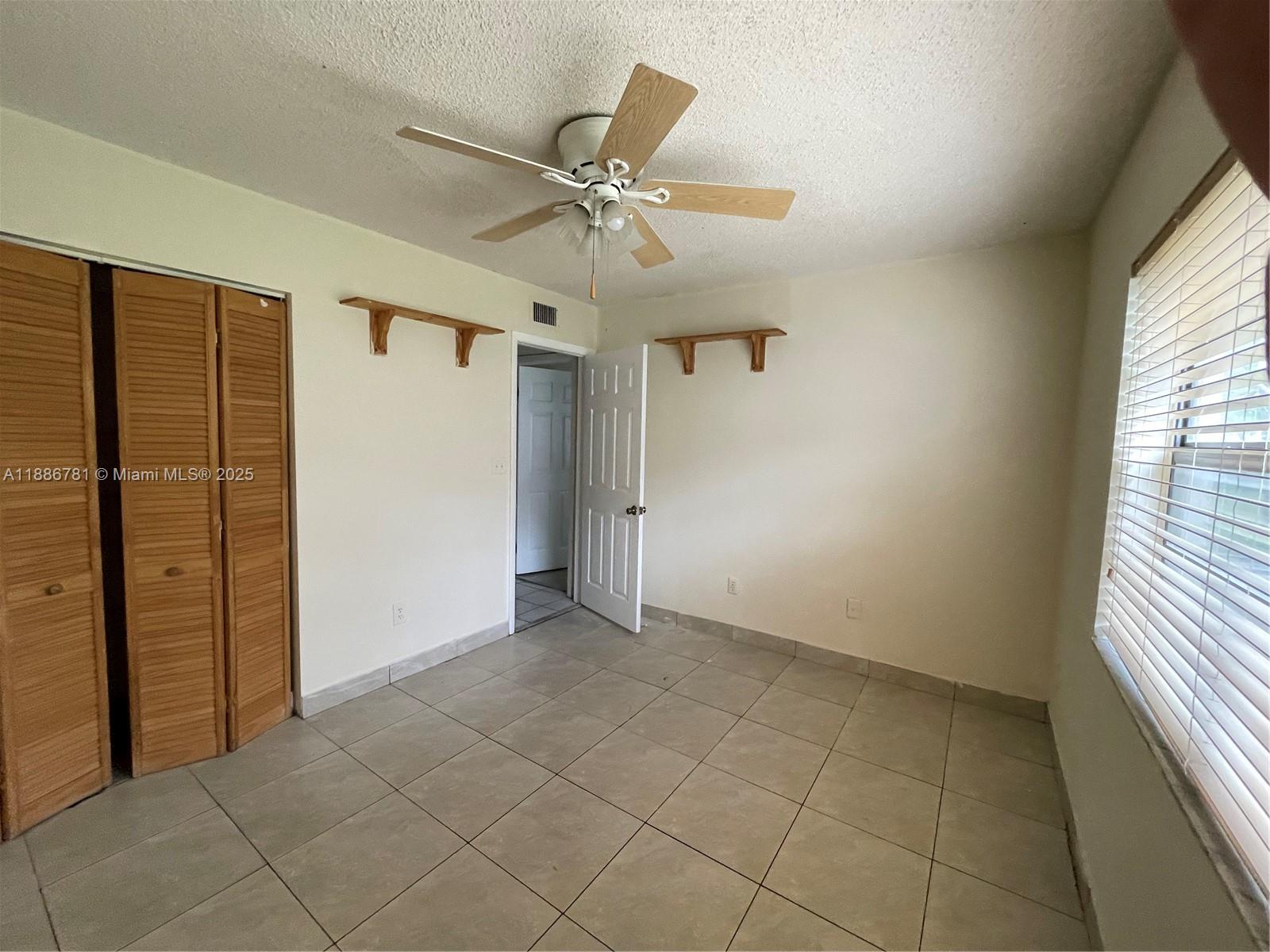 18216 Mediterranean Blvd # 19 Unit: 1-19