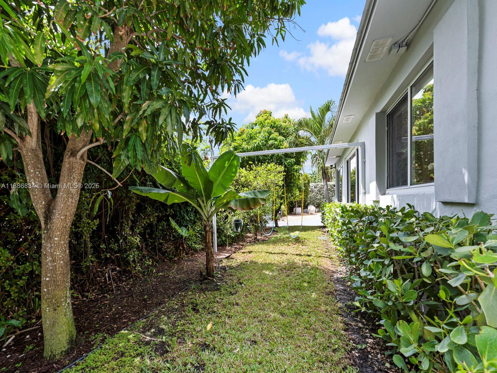 1339 S Venetian Way, Miami