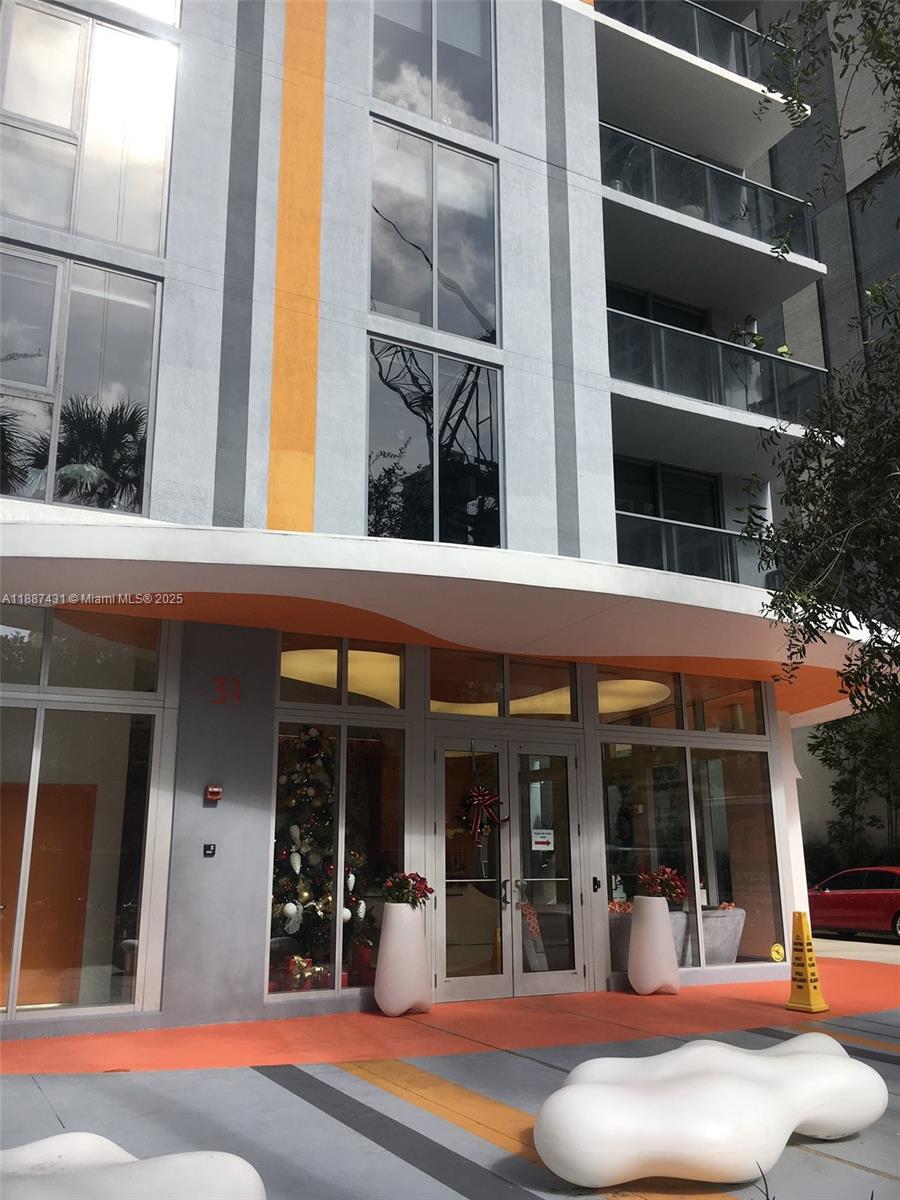 31 SE 6th St # 606