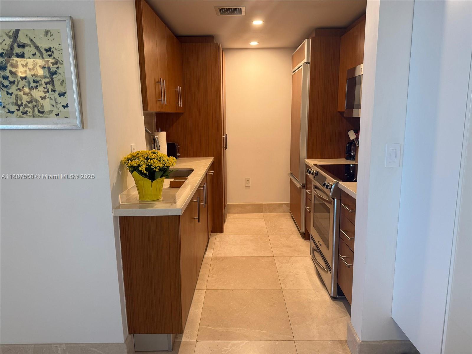 10275 Collins Ave # 533