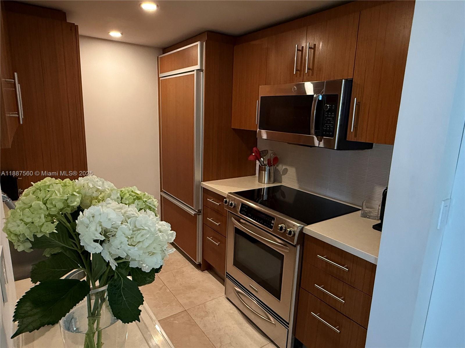 10275 Collins Ave # 533