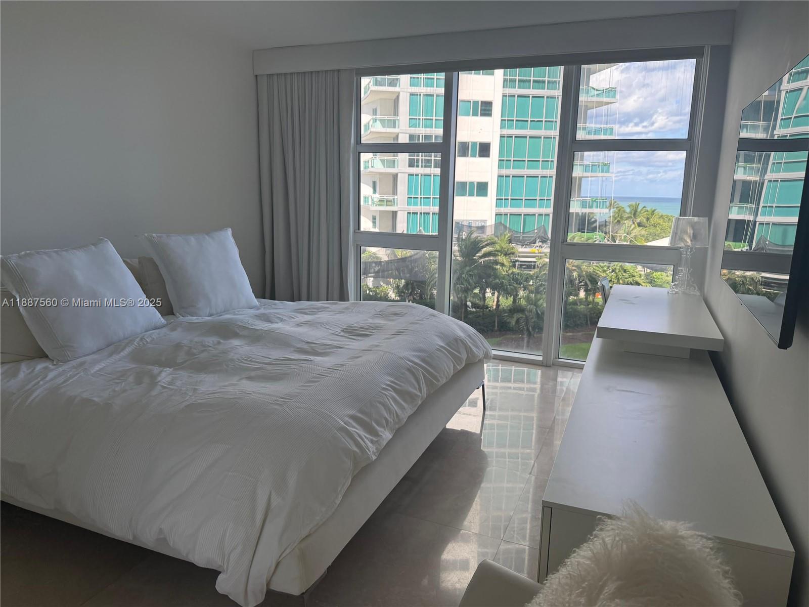 10275 Collins Ave # 533