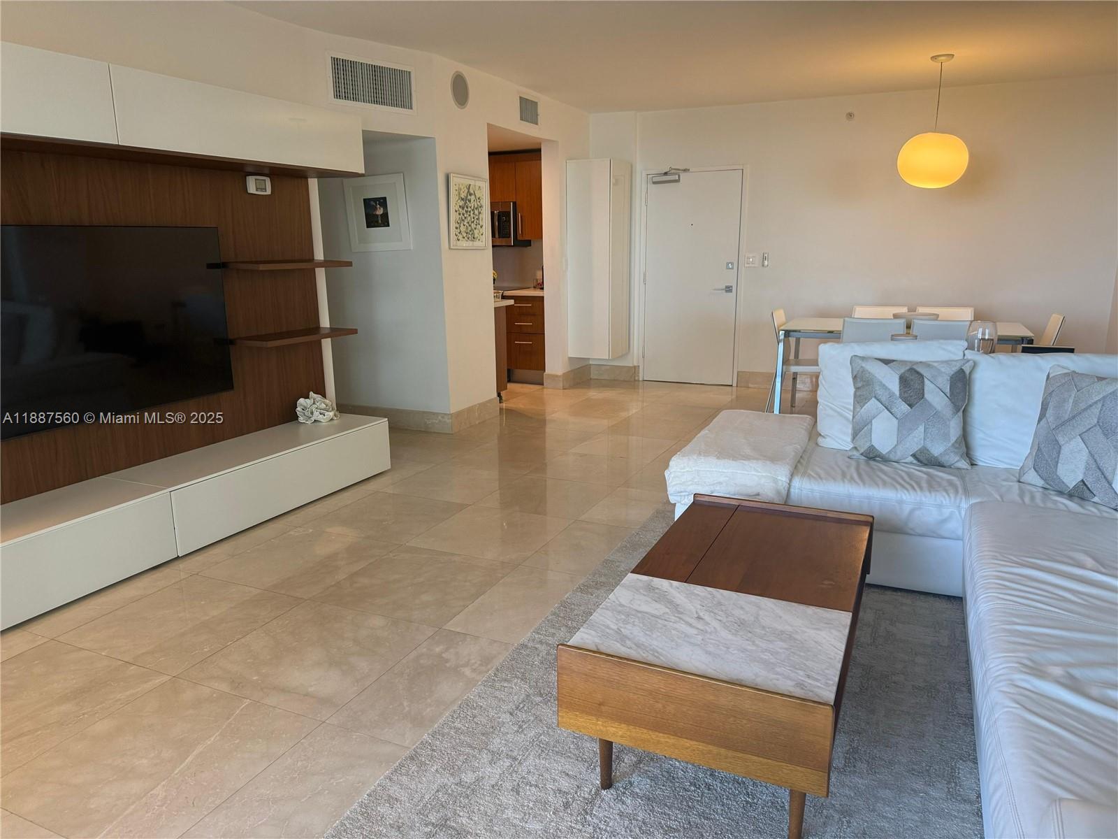 10275 Collins Ave # 533