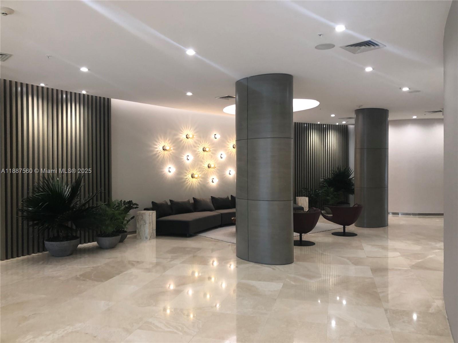 10275 Collins Ave # 533