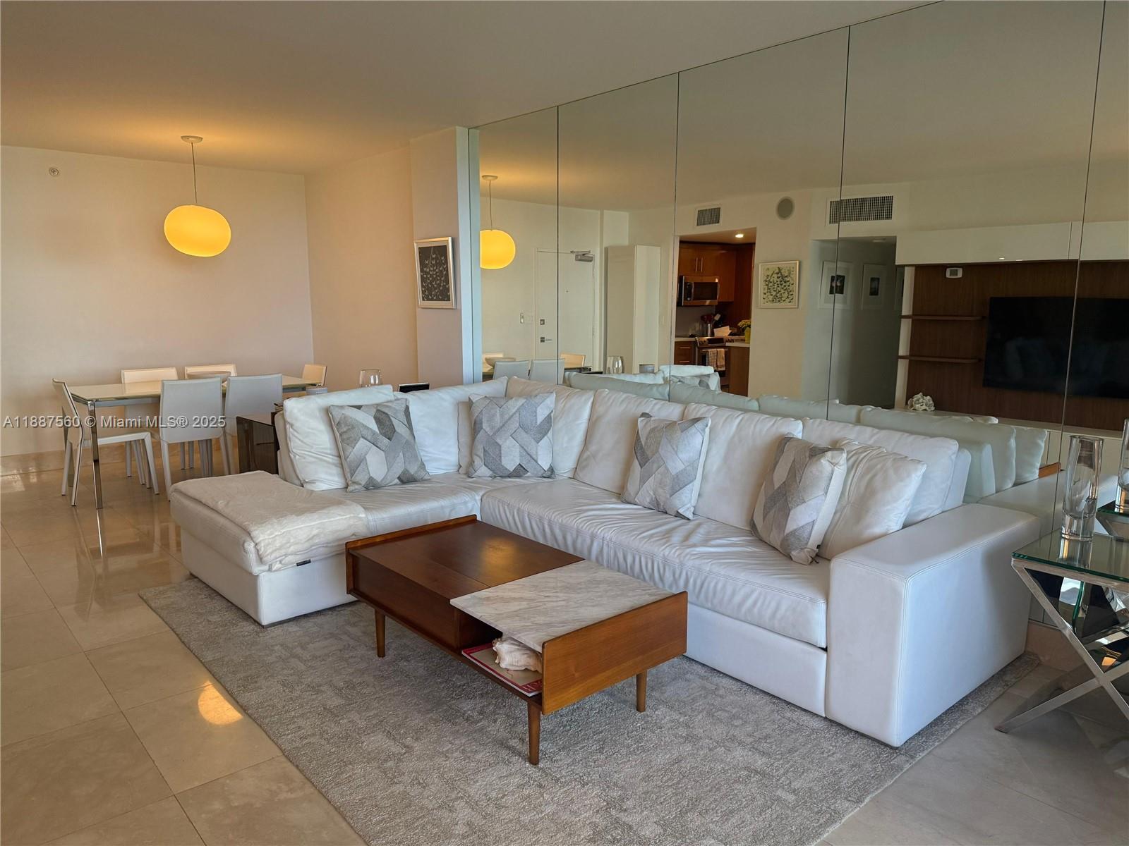 10275 Collins Ave # 533