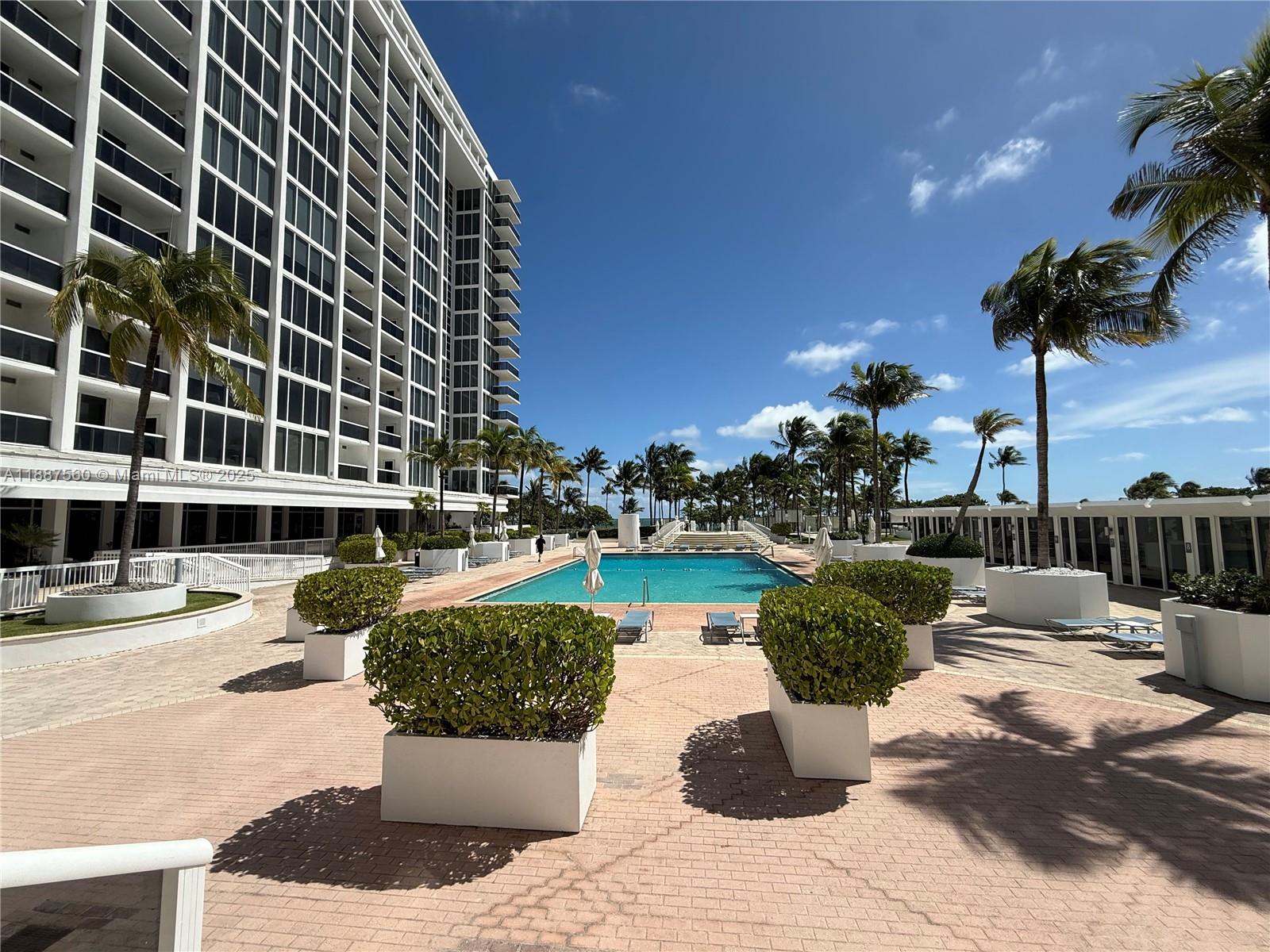 10275 Collins Ave # 533