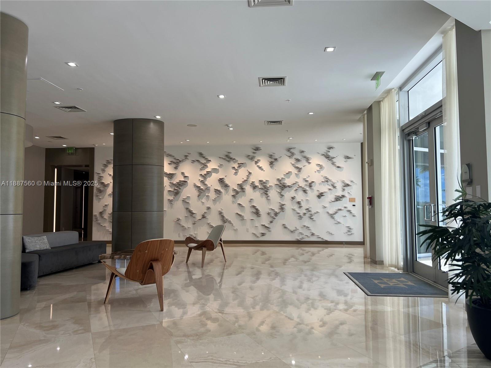 10275 Collins Ave # 533