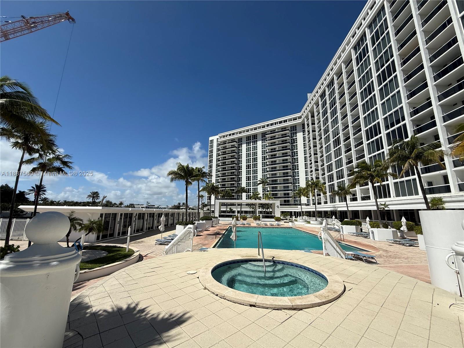 10275 Collins Ave # 533