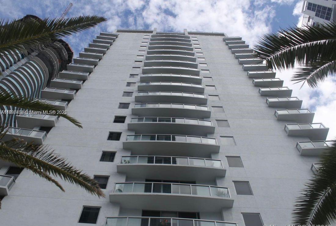 1050 Brickell Ave # 1618