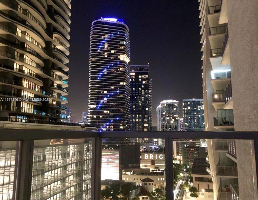 1050 Brickell Ave # 1618