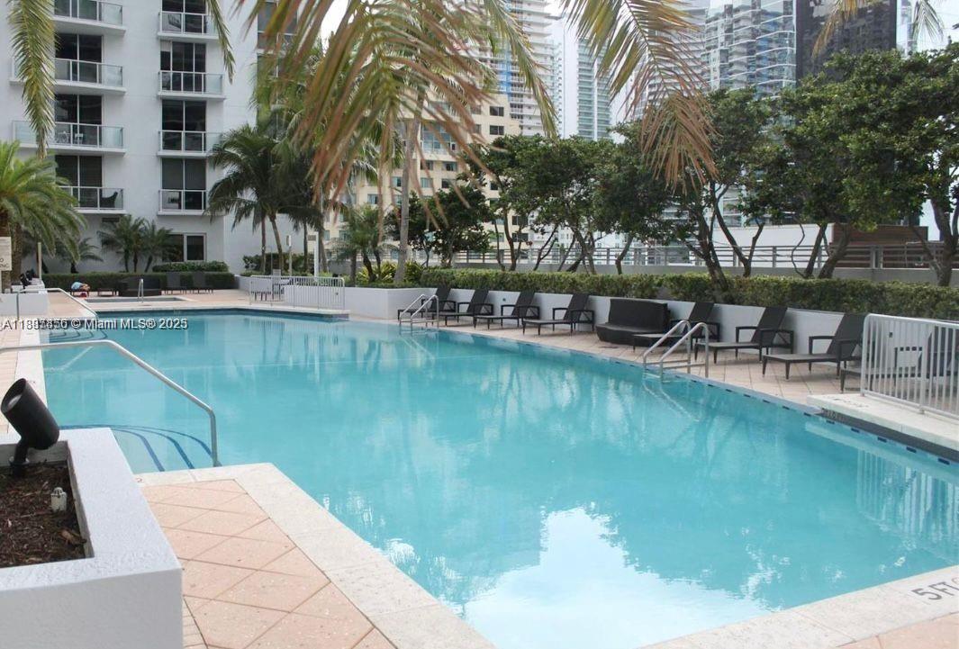 1050 Brickell Ave # 1618