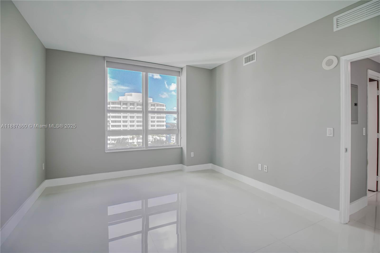 951 Brickell Ave # 1402