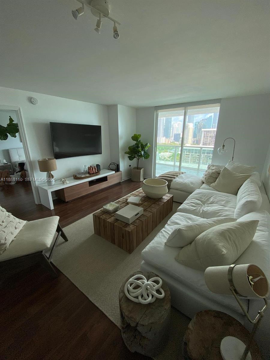 2101 Brickell Ave # 2104