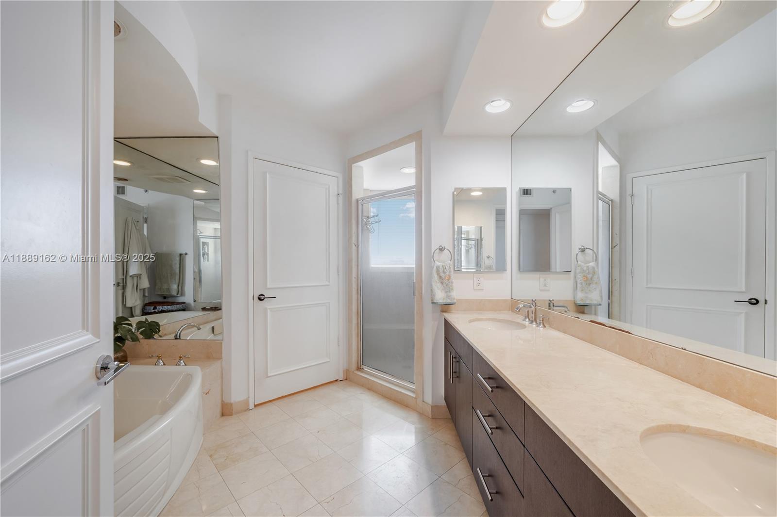 765 Crandon Blvd # 12 Unit: PH-12