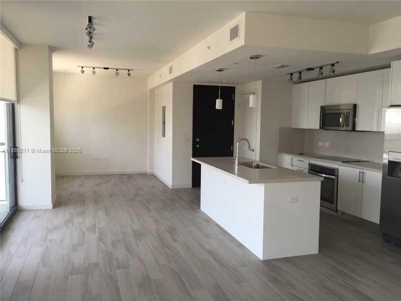 999 SW 1st Ave # 2103