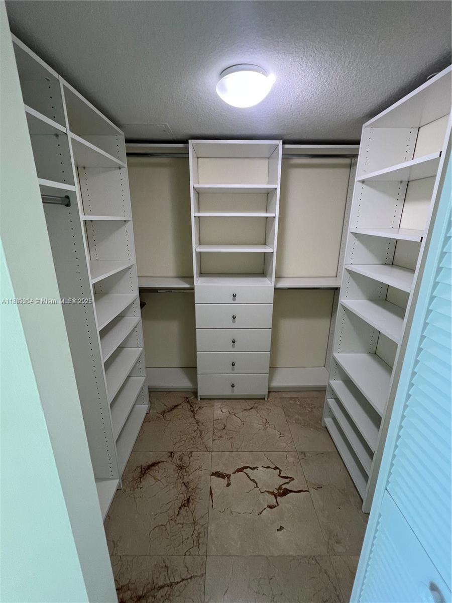 1800 N Bayshore Dr # 2802