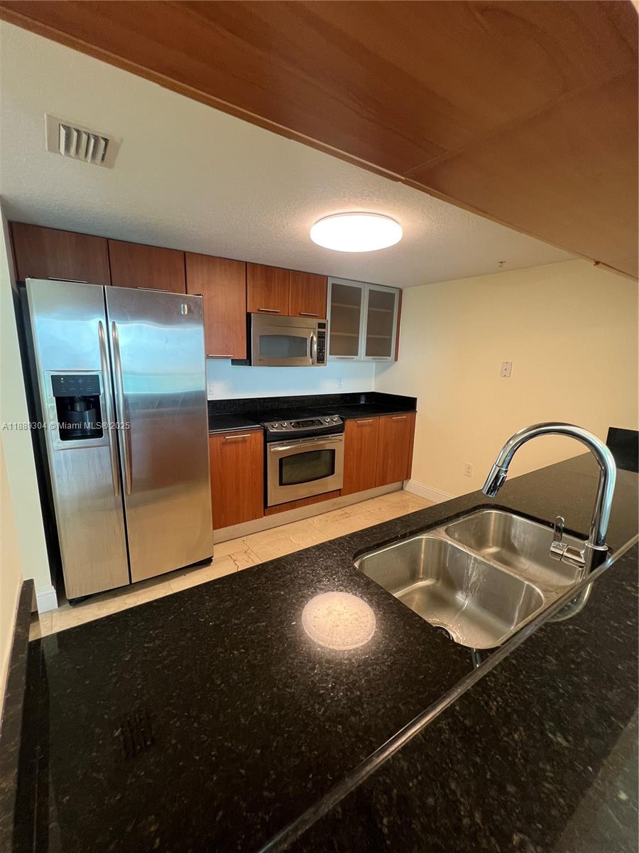 1800 N Bayshore Dr # 2802