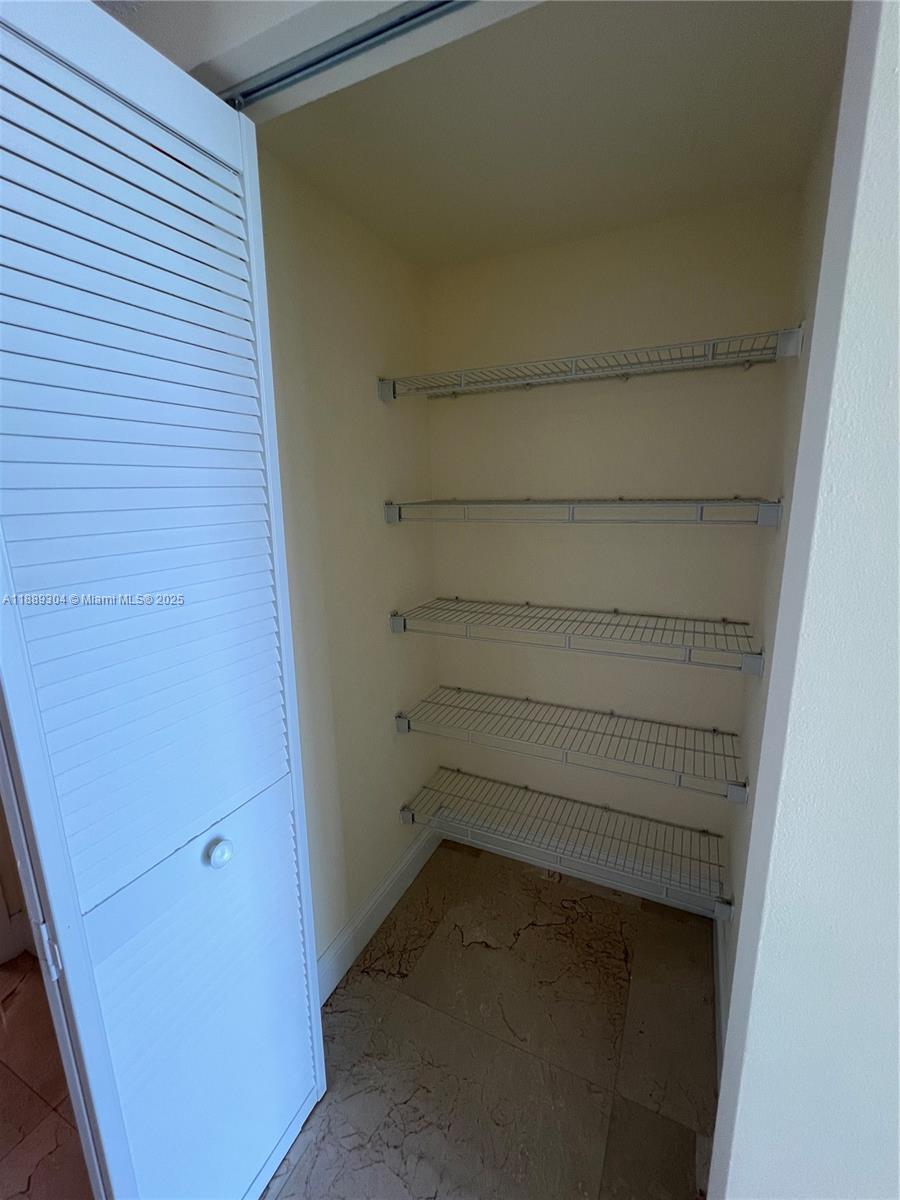 1800 N Bayshore Dr # 2802