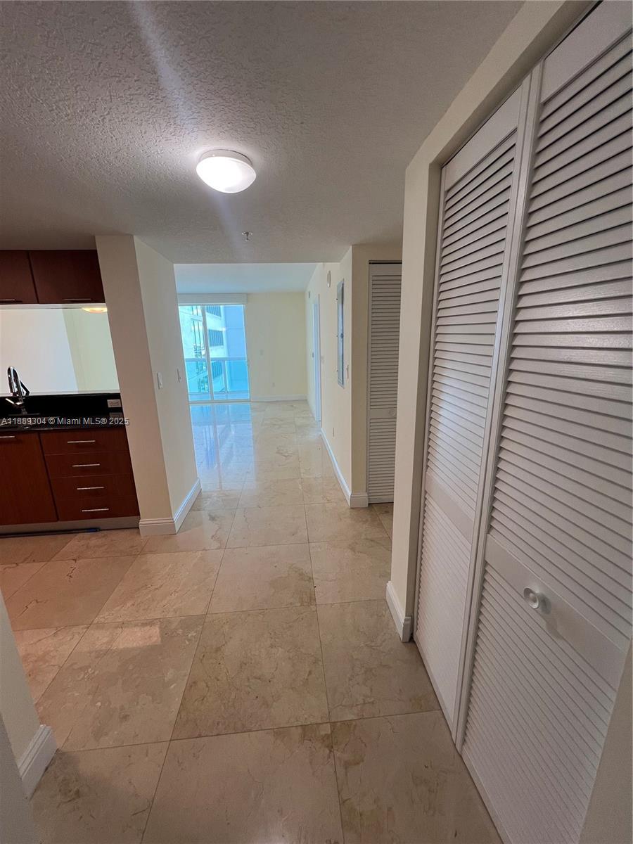 1800 N Bayshore Dr # 2802