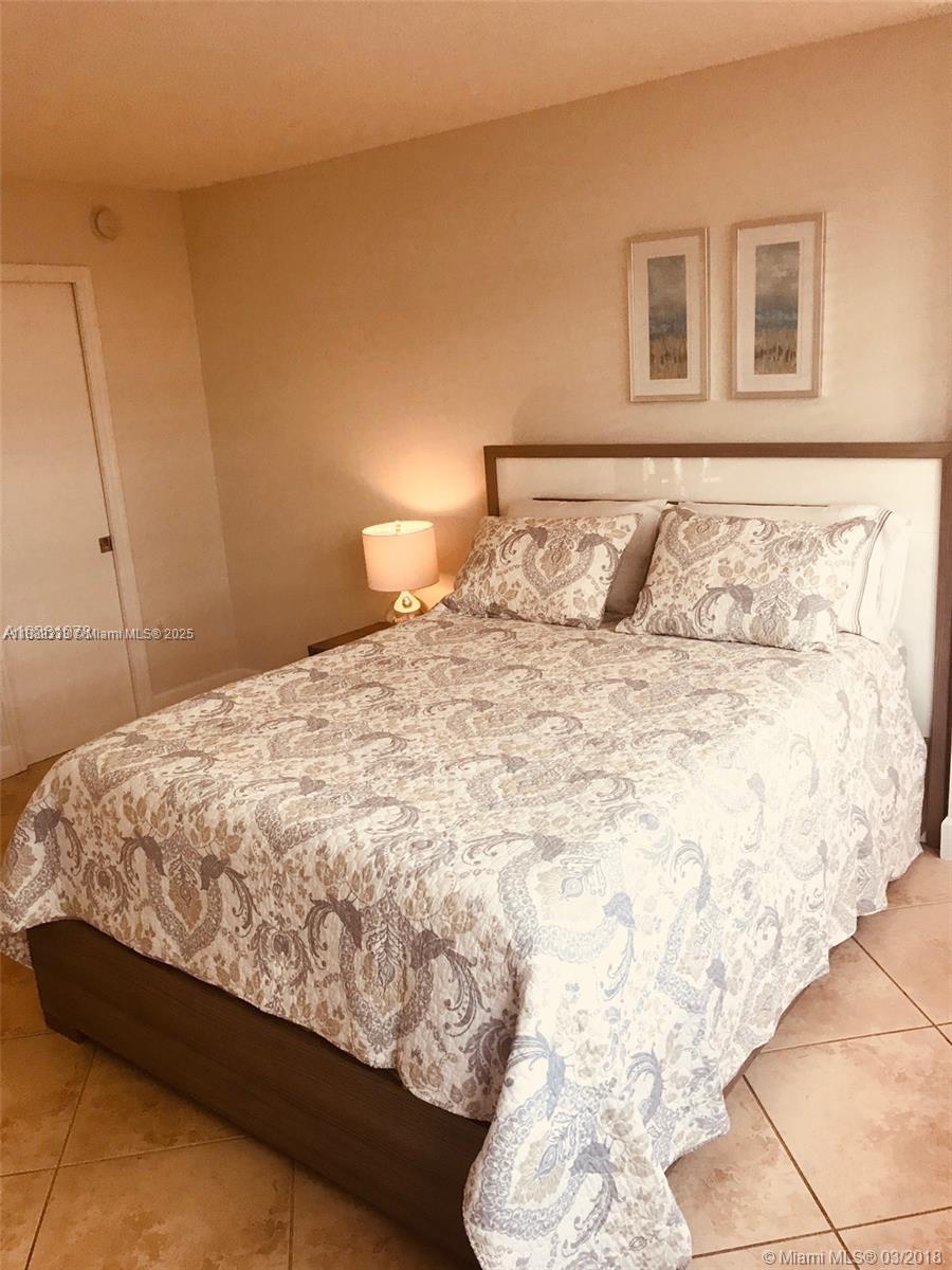 6917 Collins Ave # 912