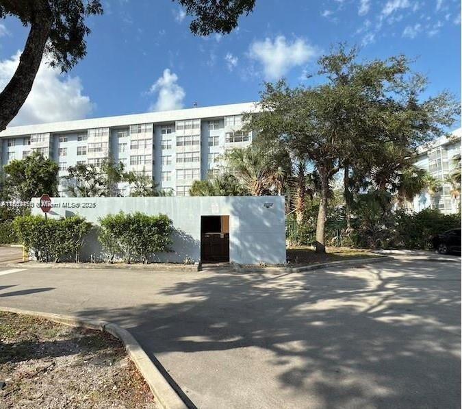 4271 NW 5th St # 108
